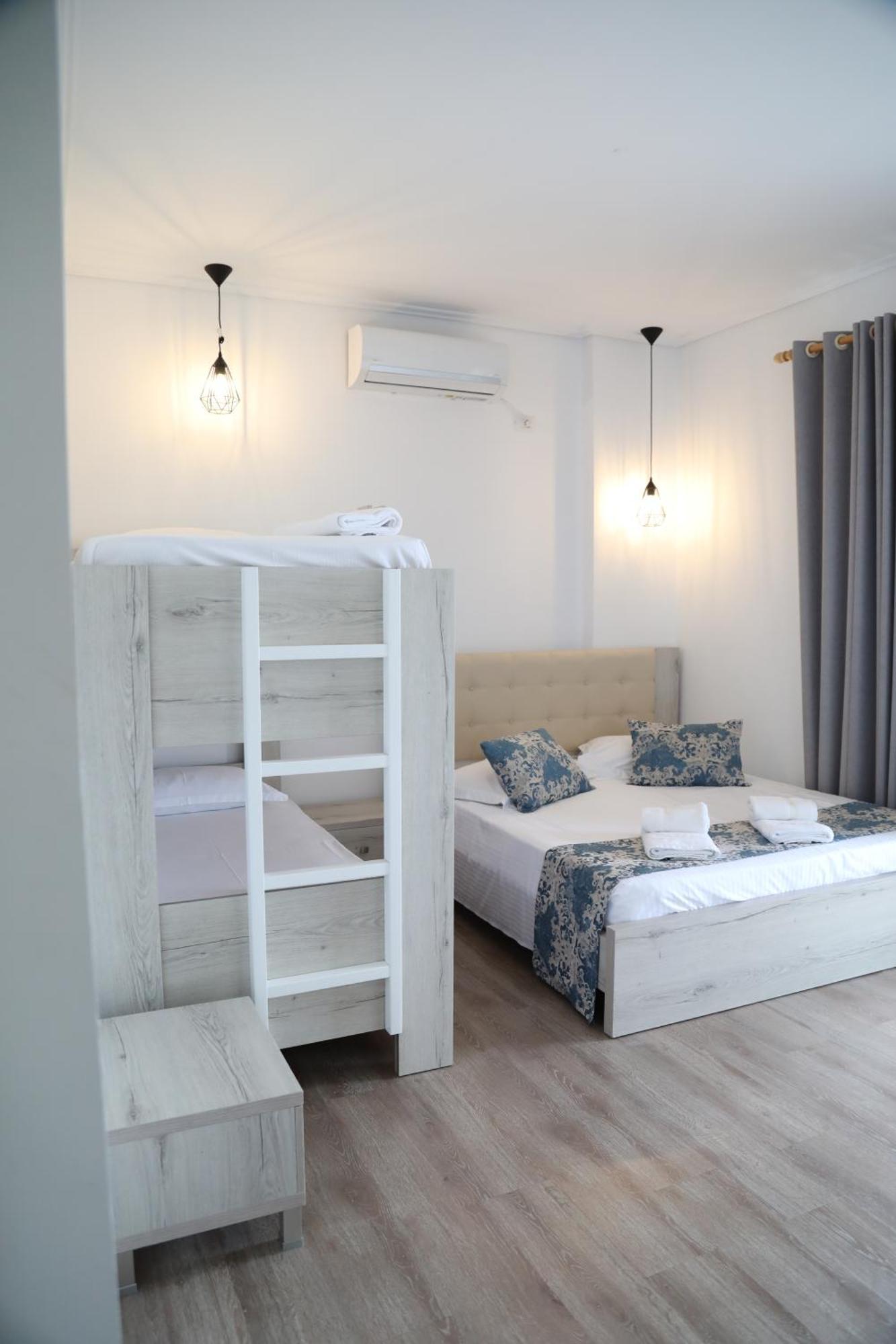 Relax Mea Hotel Sarandë エクステリア 写真