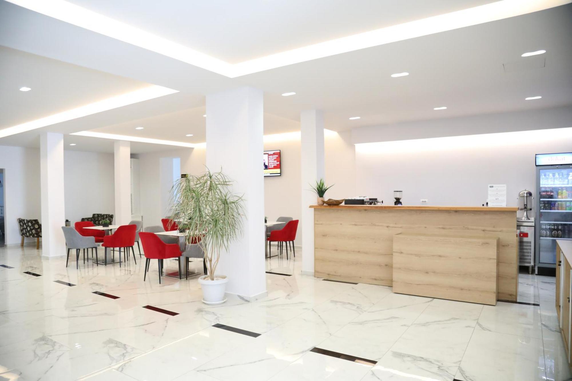 Relax Mea Hotel Sarandë エクステリア 写真