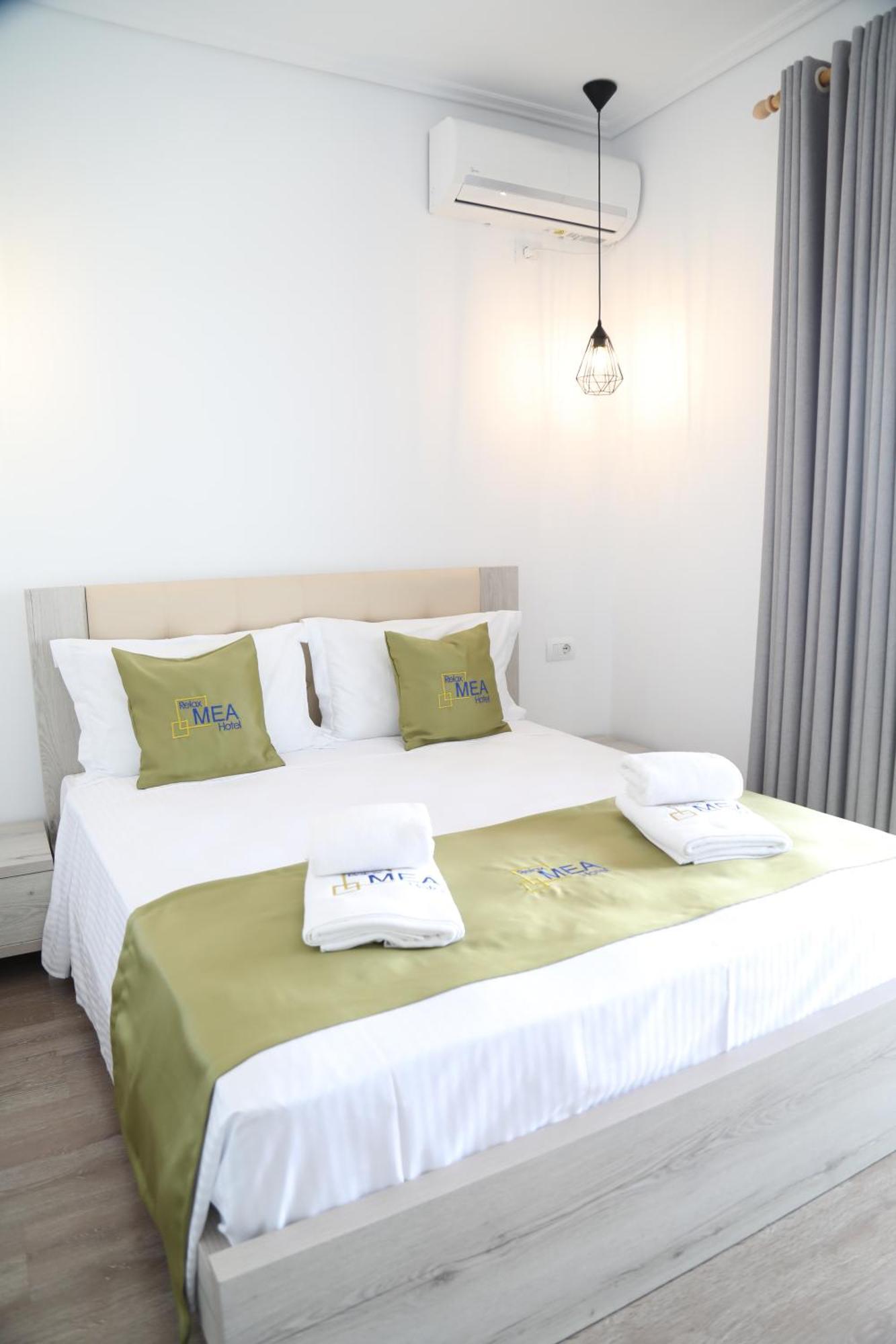 Relax Mea Hotel Sarandë エクステリア 写真