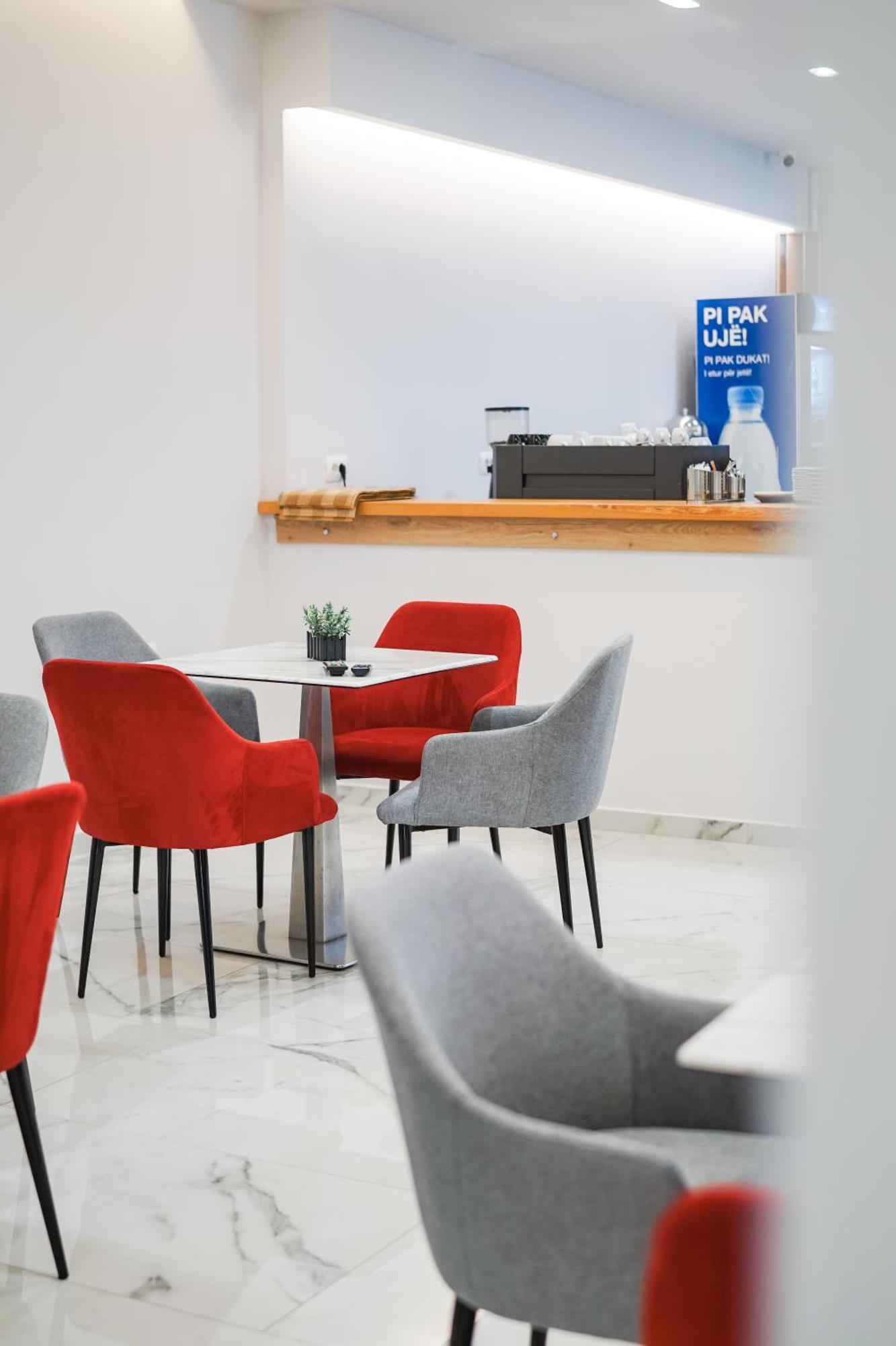 Relax Mea Hotel Sarandë エクステリア 写真