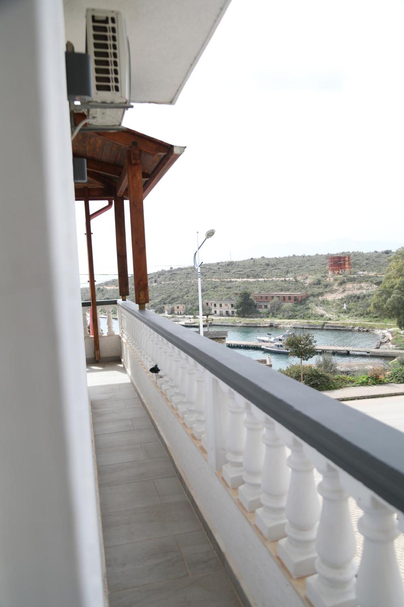 Relax Mea Hotel Sarandë エクステリア 写真